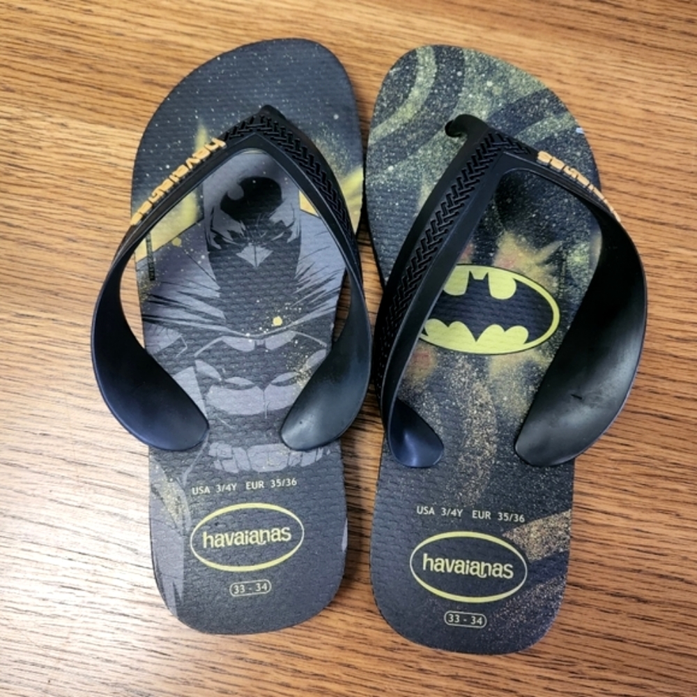 Havaianas Max Heroes Batman Flip Flop Sandals in 3/4 Youth